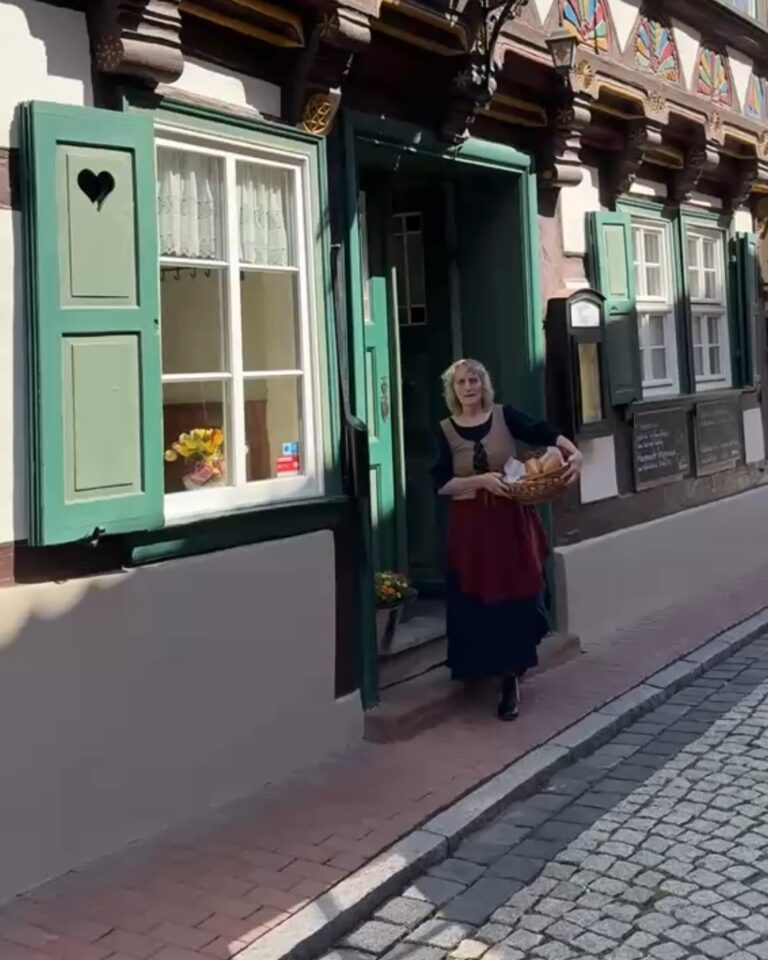 Frau Mansfeld lädt zum Stolberger Lerchenfest